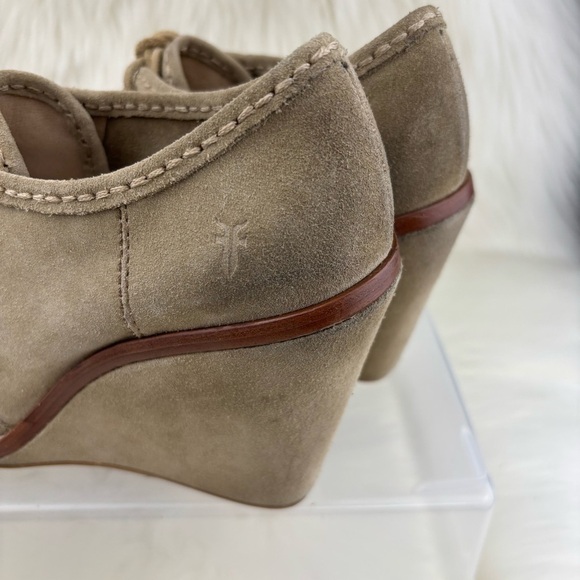 Frye Tan Wedge Booties with Moccasin Design
Size 9 Woman’s - Picture 5 of 13